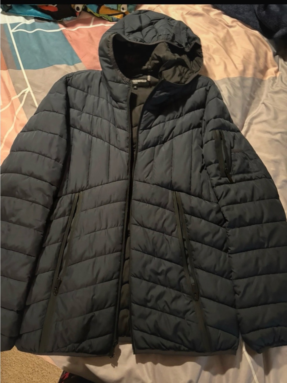 Quilted Hooded Puffer Jacket - black